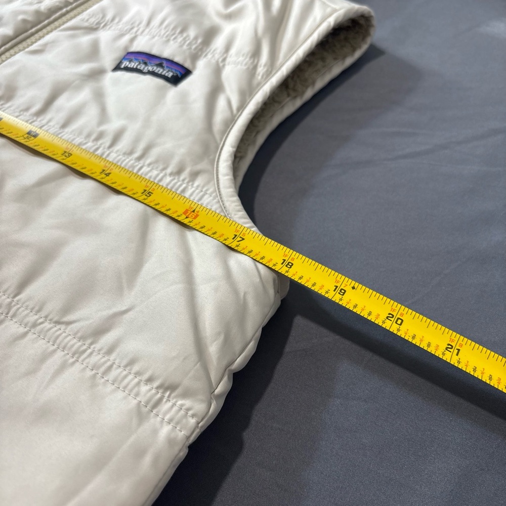 Patagonia Women’s Reversible Hooded Vest; Size M - Picture 4 of 6